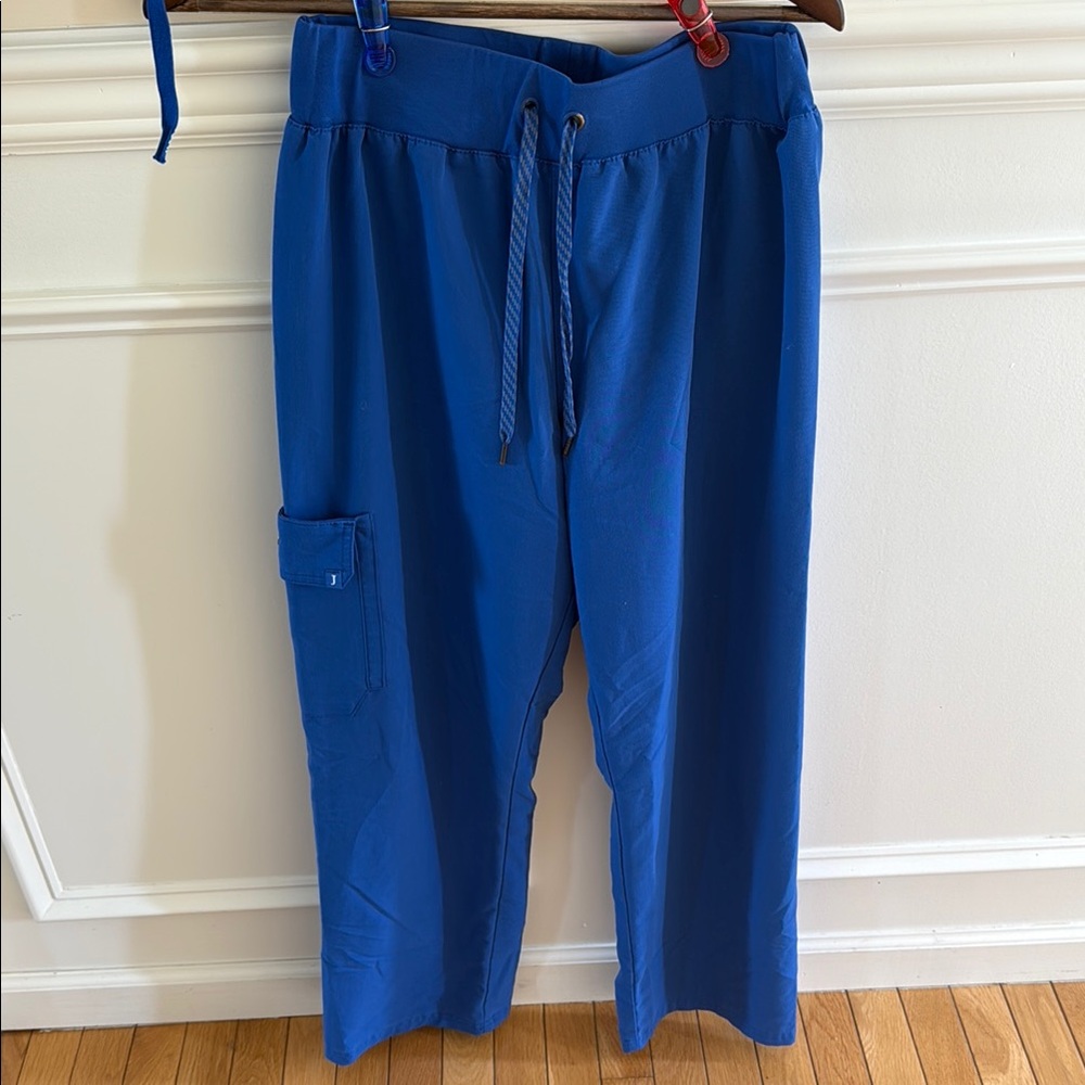 Jannuu women’s scrubs